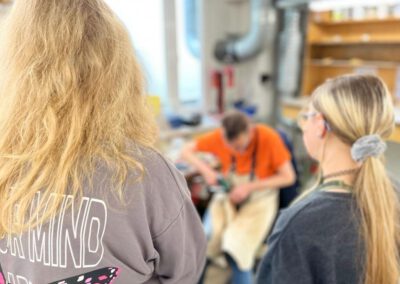 junge frauen am girls'day in der schuhorthopädie